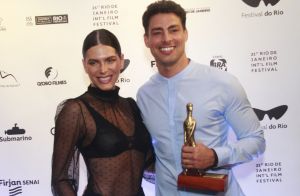 Com Mariana Goldfarb, Cauã Reymond leva prêmio no Festival de Cinema do Rio
