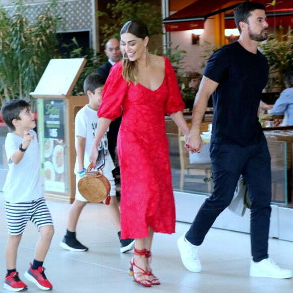 Juliana Paes é casada com Carlos Eduardo Baptista, com quem tem 2 filhos