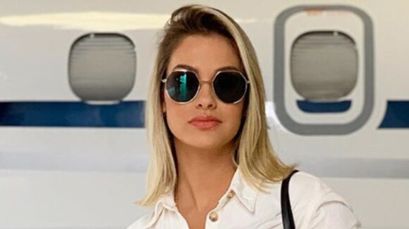 Andressa Suita aposta em aerolook frutal da Gucci: 'Chegando em SP com o boy'