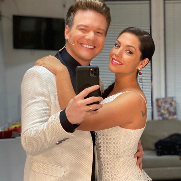 Thais Fersoza usou look solar para jantar com marido, Michel Teló