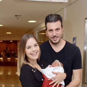 Thaeme, da dupla com Thiago, deu à luz Liz em abril de 2019