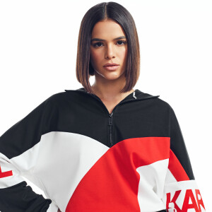 Bruna Marquezine realizou o ensaio da Puma em parceria com o estilista Karl Largerfeld