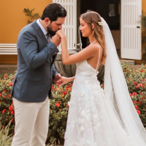 Vestido de noiva na gravidez: mulher de Sorocaba aposta em modelo clássico para casamento neste domingo, dia 15 de dezembro de 2019