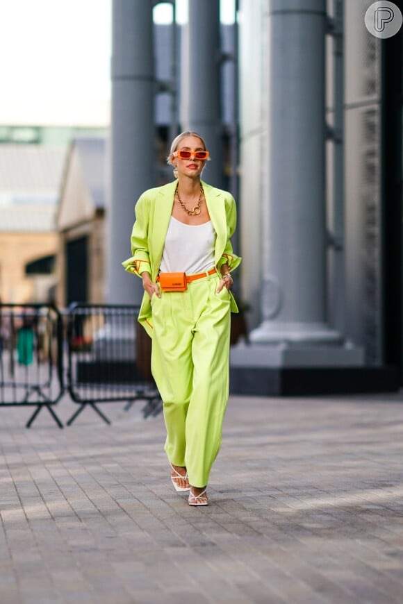 Moda verão 2020: terninho verde neon é alternativa para quem não abre mão de peças em alfaiataria