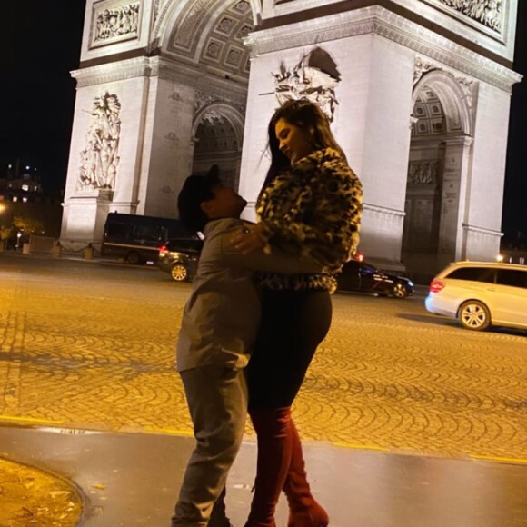 Mileide Mihaile encantou ao mostrar foto com o filho em Paris
