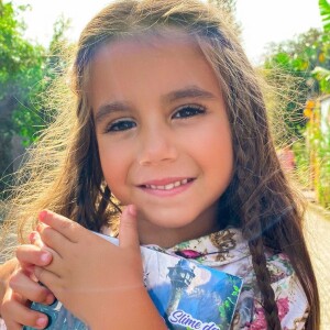 Filha de Deborah Secco e Hugo Moura, Maria Flor, aos 4 anos, tem mostrado que herdou a veio artística dos pais