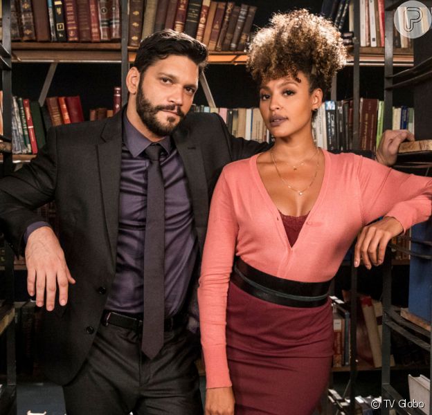Gisele (Sheron Menezzes) vira amante de Diogo (Armando Bababioff) para se vingar dele na novela 'Bom Sucesso'