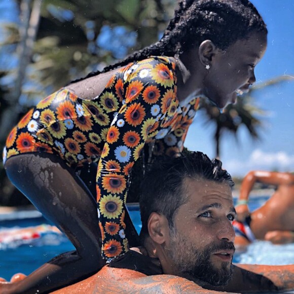 Filha de Bruno Gagliasso pede mudança em cabelo do pai e ele aprova: 'Presente'
