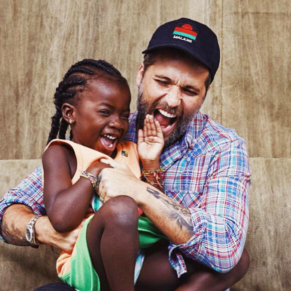 Bruno Gagliasso muda cabelo após pedido da filha, Títi. Veja foto postada nesta terça-feira, dia 24 de dezembro de 2019