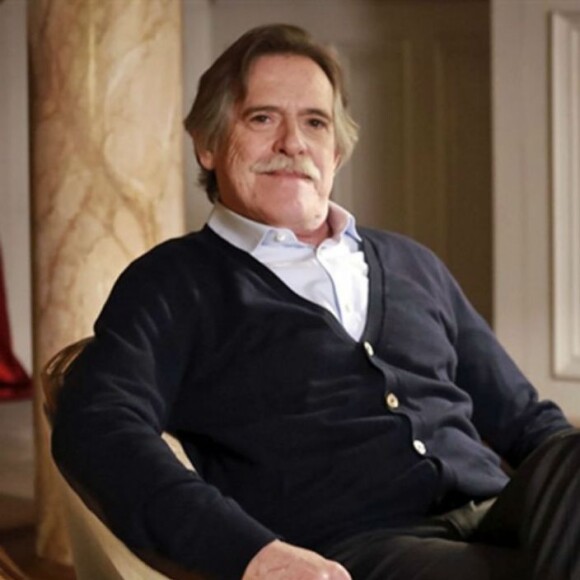 José de Abreu surpreendeu a namorada, Carol Junger, com pedido de casamento: 'Que seja o primeiro de muitos Natais juntos'