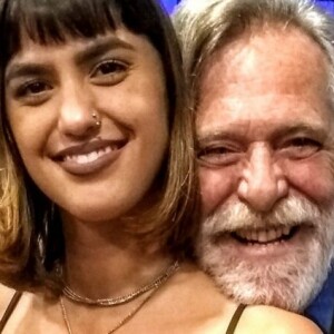 José de Abreu e a namorada, Carol Junger, afirmam não ligar para a diferença de idade de 51