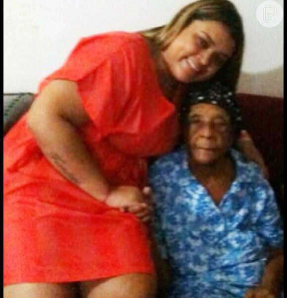 Após o sepultamento, Preta Gil postou uma foto com a avó, Dona Coló, em seu Twitter