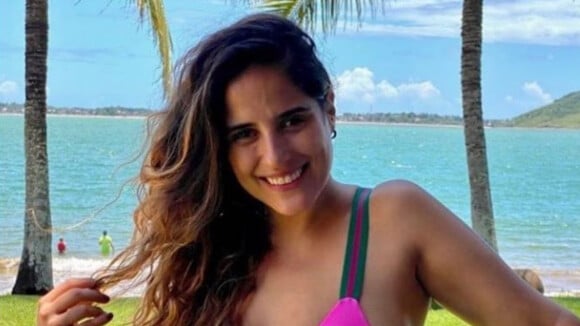 Camilla Camargo usa beachwear trendy em look na praia: 'Sol, mar e odoiá'. Foto!