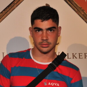 Ex-affair de Anitta, o modelo Caio Cabral curte terceira edição do Réveillon Let's Pipa, no município de Tibau do Sul, no Rio Grande do Norte, nesta sexta-feira, 27 de dezembro de 2019