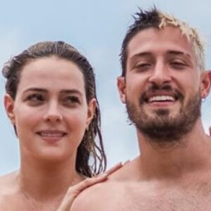 Carol Dantas, de biquíni, exibe foto com marido em Fernando de Noronha nesta terça-feira, dia 31 de dezembro de 2019