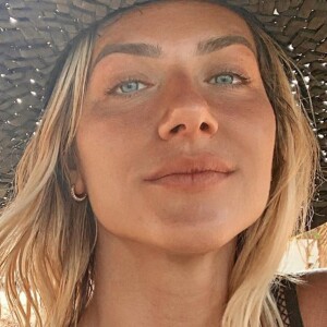 Giovanna Ewbank faz foto de maiô e exibe barriga de gravidez em Trancoso, na Bahia, nesta quarta-feira, dia 01 de janeiro de 2019