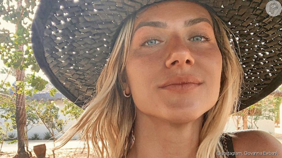 Barriga De Giovanna Ewbank Na Gravidez Encanta Famosos Em Foto De Maiô Serzinho Veja 