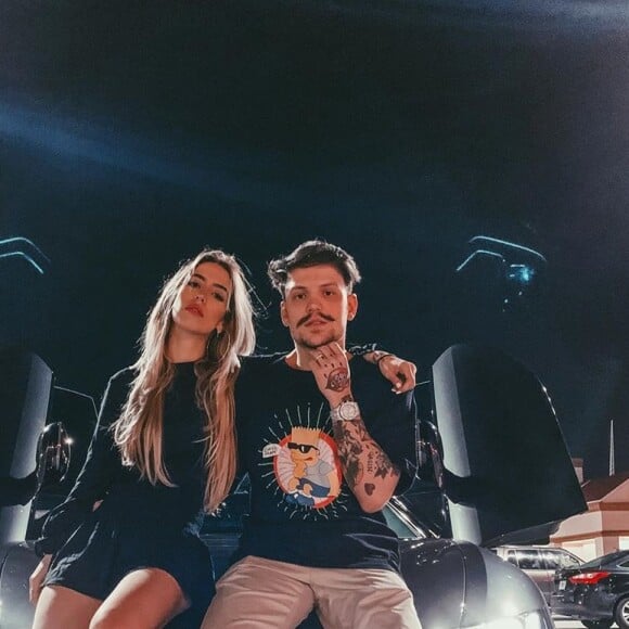 Saulo Poncio minimizou os rumores de traição à influencer Gabi Brandt: 'Eu tô em casa, tô tranquilo'