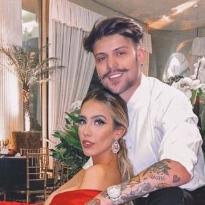 Saulo Poncio é casado com a influencer Gabi Brandt e foi visto deixando uma boate com outra mulher