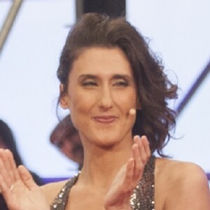 Paola Carosella compartilhou foto de maiô na web e fãs elogiaram a chef argentina