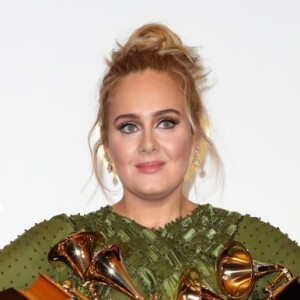 Adele está de férias no Caribe e conversou com fãs sobre a nova silhueta