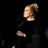 Adele rejeitou fotos com fãs por conta do filho, muito novo