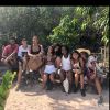 Camila Pitanga posa com amigos durante viagem à Chapada Diamantina com a namorada, Beatriz Coelho