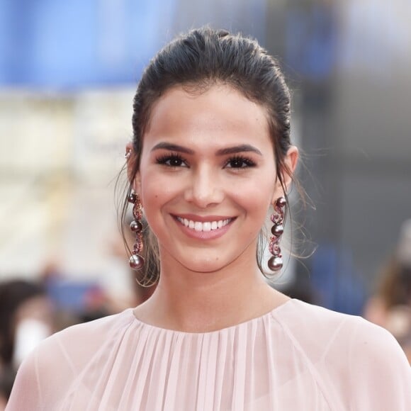 Bruna Marquezine faz vídeo com personagens na Disney nesta quarta-feira, dia 15 de janeiro de 2020