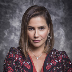 Na novela 'Salve-se Quem Puder', é uma atriz que irá se apaixonar por Renzo (Rafael Cardoso). Com Luna (Juliana Paiva) e Kyra (Vitória Strada), presencia um assassinato