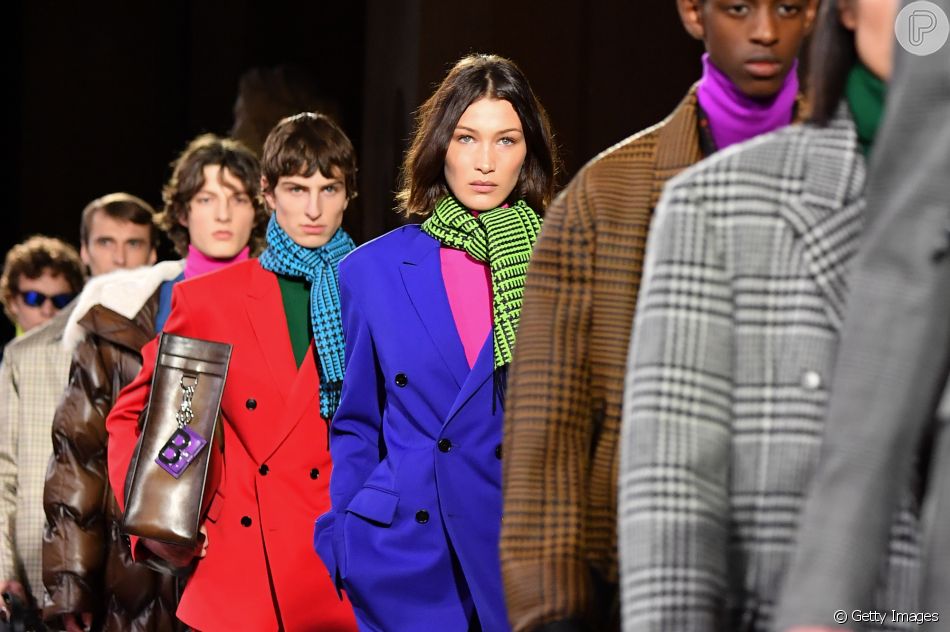 Moda Outono/Inverno 2020: Bella Hadid fez uma aparição surpreendente na  passarela ao lado de modelos masculinos - Purepeople