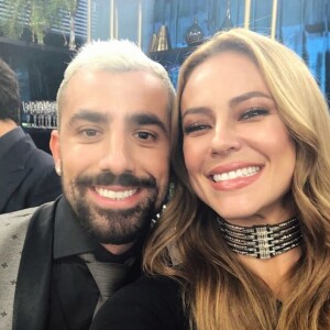 Paolla Oliveira curtiu festa e se reuniu com famosos, como Kaysar