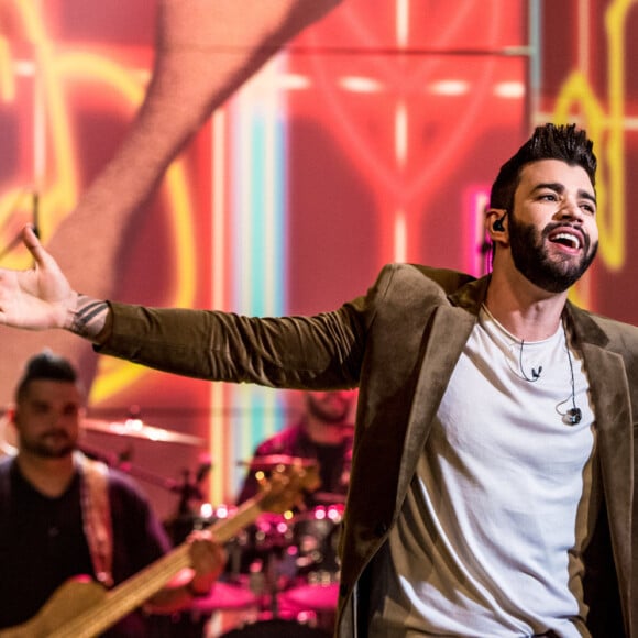 Gusttavo Lima respondeu fã sobre a notícia de que teria trocado por Jorge e Mateus em show