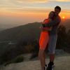 Fashion e fitness: Marina Ruy Barbosa usa look neon para trilha nos EUA com marido e amigos, como mostrou no Instagram Stories neste domingo, dia 26 de janeiro de 2020