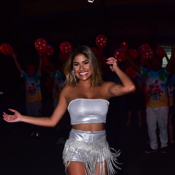 Campeã do 'BBB16', Munik Nunes vai presentar um anjo no desfile de carnaval da Colorado do Brás. Fantasia está avaliada em R$ 30 mil