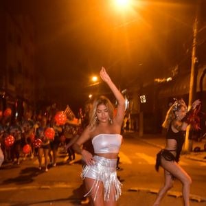 Campeã do 'BBB16', Munik Nunes mostrou samba no pé em ensaio de carnaval