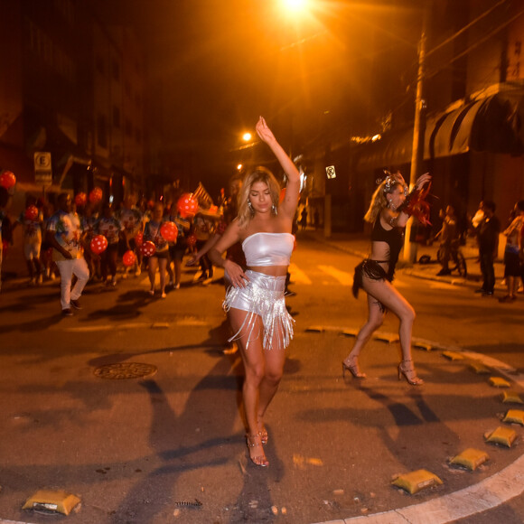 Campeã do 'BBB16', Munik Nunes mostrou samba no pé em ensaio de carnaval