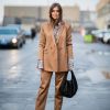Moda na mão: bolsas Hobo marcou presença no street style da Copenhagen Fashion Week
