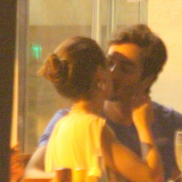 Isis Valverde fez programa a dois com marido e trocou beijos com André Resende no RJ nesta sexta-feira, 31 de janeiro de 2020