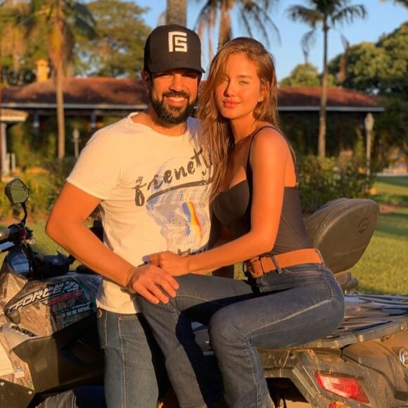 Mulher do cantor Sorocaba, Biah Rodrigues fez reposição de ferro na gravidez