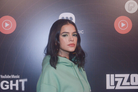 Bruna Marquezine escolheu um make em tom de verde para show da cantora Lizzo