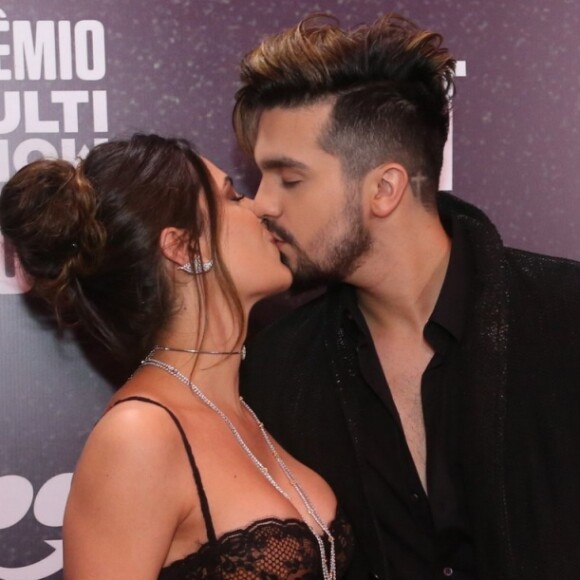 Jade Magalhães foi pedida em casamento por Luan Santana durante um voo de balão