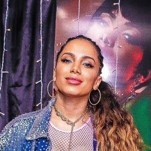 Anitta não deixou sem respostas os internautas que criticaram sua reação em vídeo na Bahia