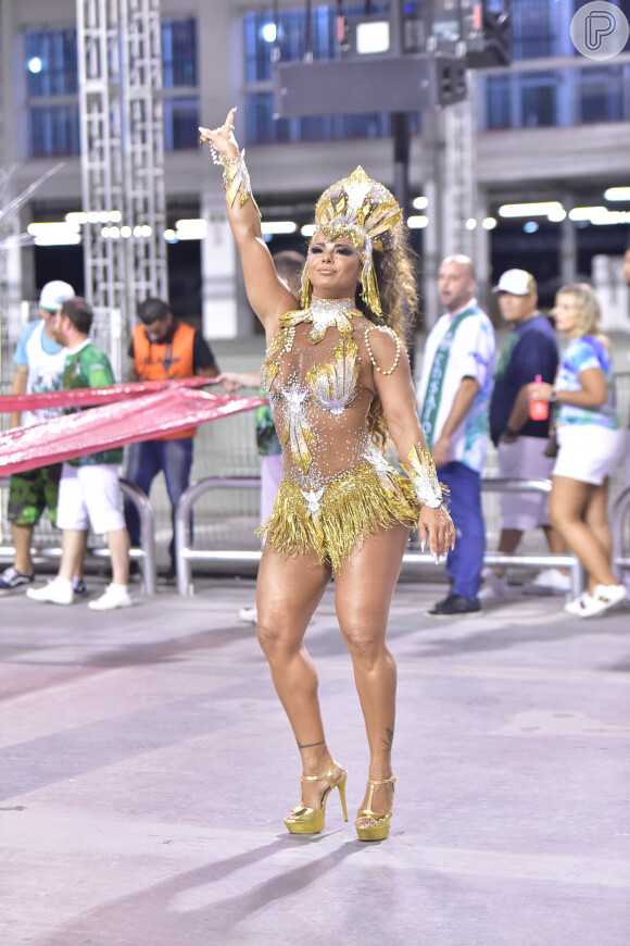 Internautas elogiaram fantasia de Viviane Araujo em ensaio de Carnaval