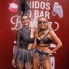 Sabrina Sato posou com a modelo Fernanda Motta em bloco de Carnaval em SP