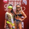 Sabrina Sato posou com a musa fitness Gracyanne Barbosa em bloco de Carnaval