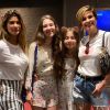 Flavia Alessandra foi acompanhada as filhas ao musical Siyahamb