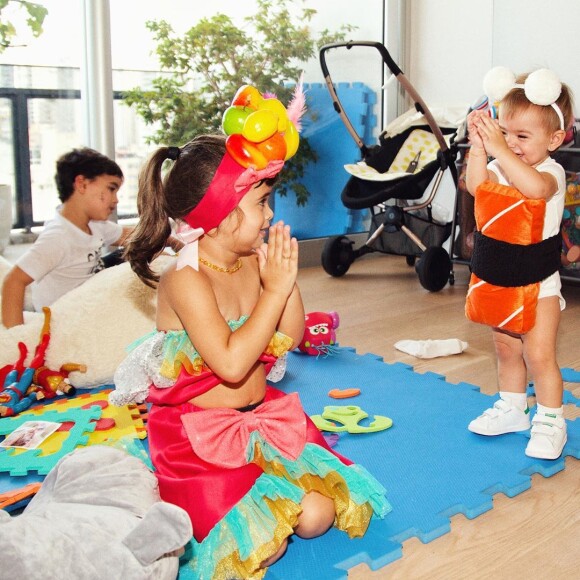 Sabrina Sato mostrou a filha, Zoe, interagindo com os primos, Manuela e Felipe