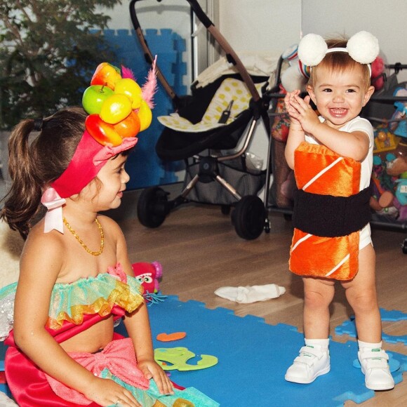 Filha de Sabrina Sato, Zoe apareceu toda animada nas fotos postadas pela mãe