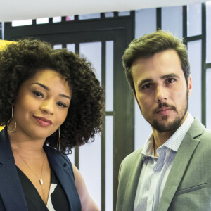 Novela 'Salve-se Quem Puder', Rafael (Bruno Ferrari) decide contratar mais uma funcionária, além de Renatinha (Juliana Alves)