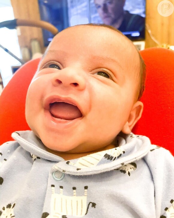 Marília Mendonça esclareceu que o filho, Léo, de 2 meses, está saudável
